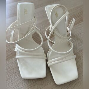 HIGH HEELED STRAP SANDALS